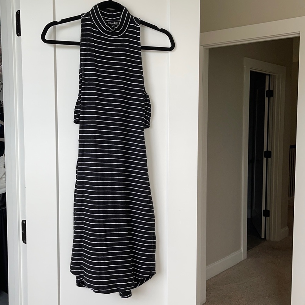 Express black and white stripe